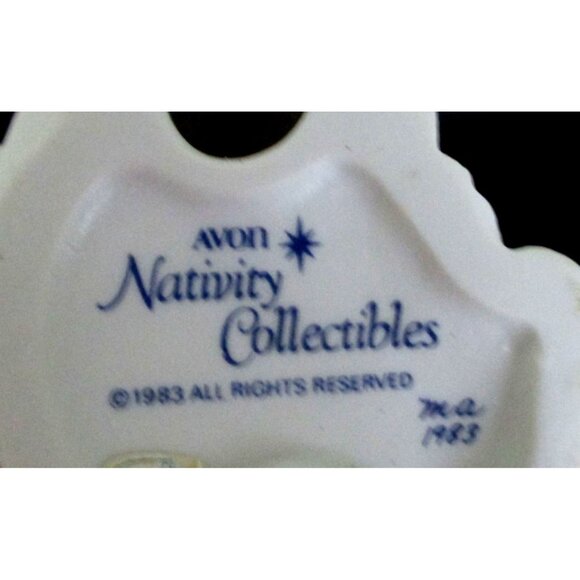 Avon Nativity Collectibles The Shepherd Figurine  - Vintage 1983 White Porcelain - Picture 9 of 10